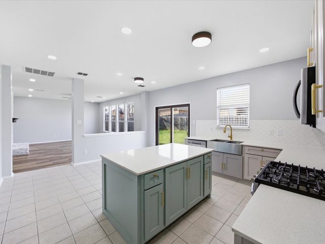 137 Heritage Drive, Crowley, TX 76036