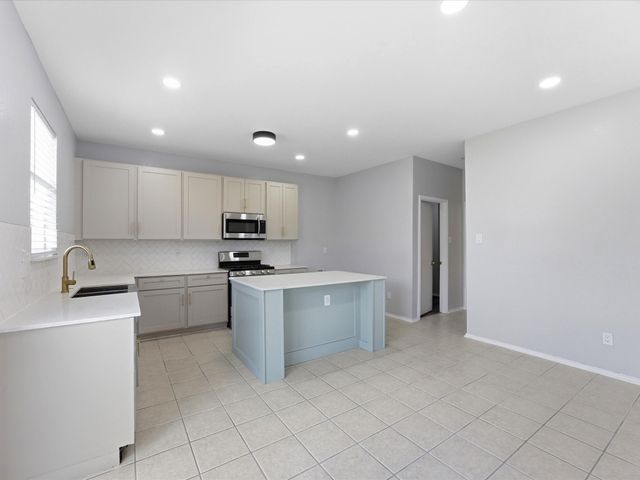 137 Heritage Drive, Crowley, TX 76036