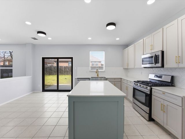 137 Heritage Drive, Crowley, TX 76036