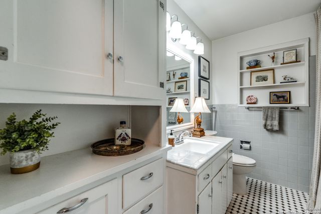 185 Bryn Mawr, San Antonio, TX 78209