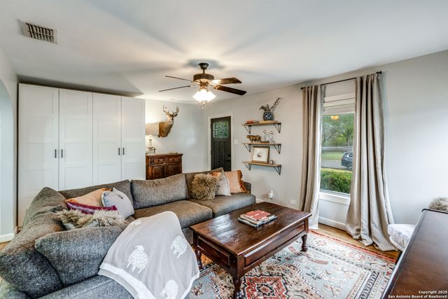 185 Bryn Mawr, San Antonio, TX 78209