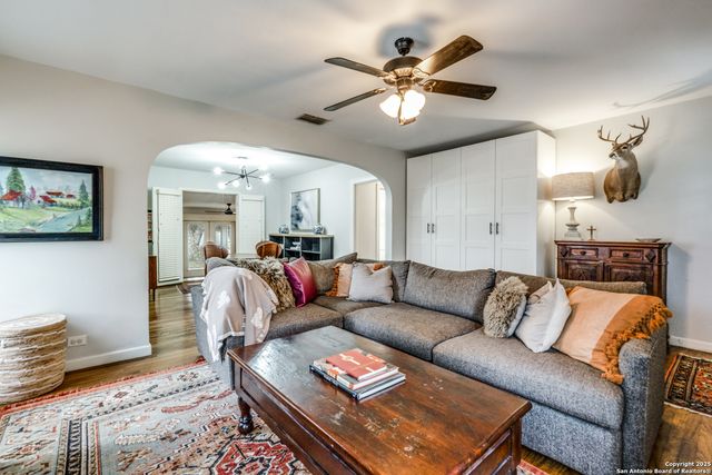 185 Bryn Mawr, San Antonio, TX 78209