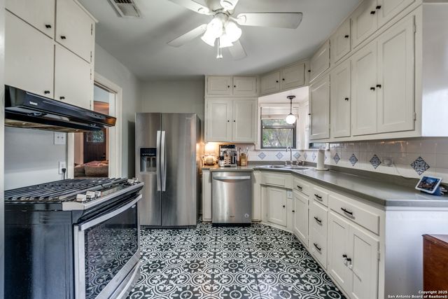 185 Bryn Mawr, San Antonio, TX 78209