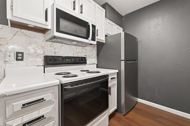 1920 Augusta Drive 7, Houston, TX 77057