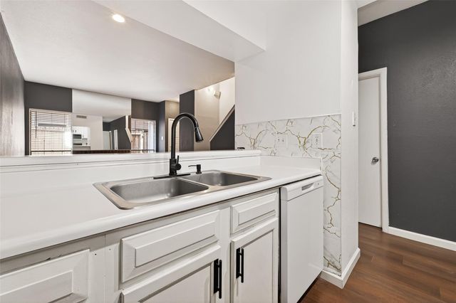 1920 Augusta Drive 7, Houston, TX 77057