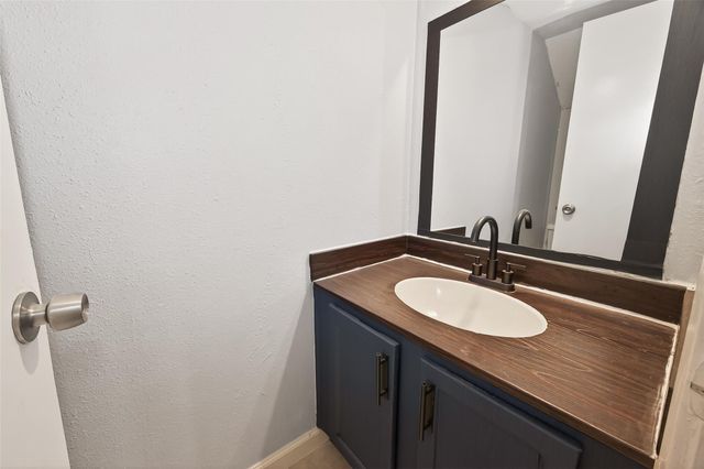 1920 Augusta Drive 7, Houston, TX 77057