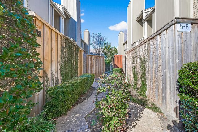 1920 Augusta Drive 7, Houston, TX 77057