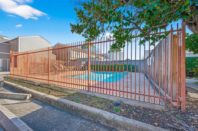 1920 Augusta Drive 7, Houston, TX 77057