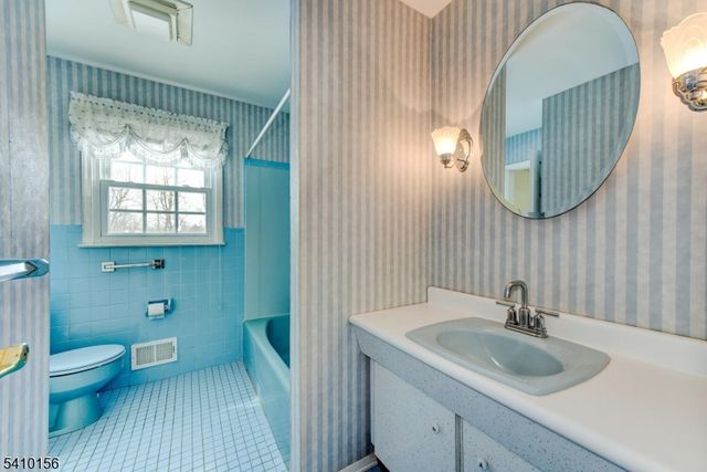 1366 Spur Ct, Bridgewater Twp., NJ 08807