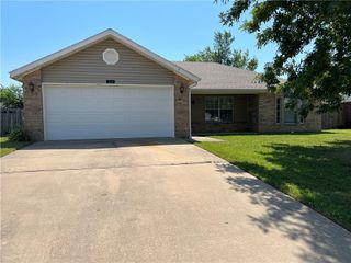 520 Walker Street, Centerton, AR 72719