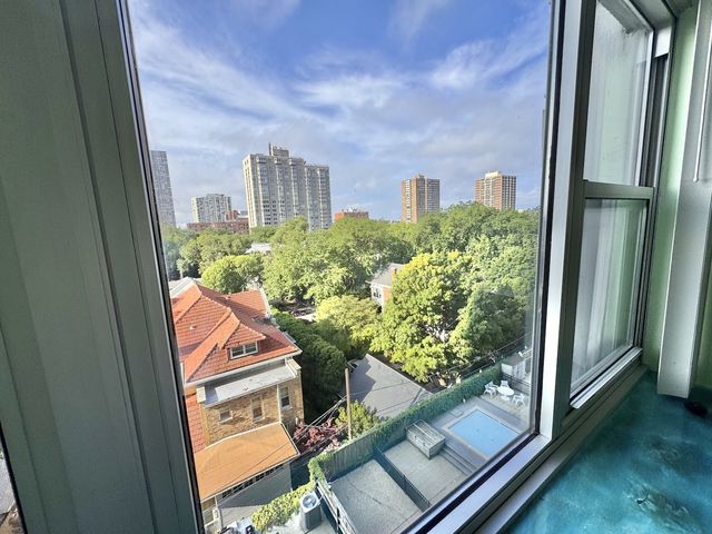 4250 N Marine Drive 714, Chicago, IL 60613