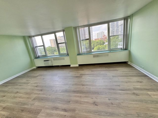 4250 N Marine Drive 714, Chicago, IL 60613