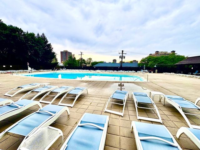 4250 N Marine Drive 714, Chicago, IL 60613