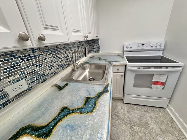 4250 N Marine Drive 714, Chicago, IL 60613