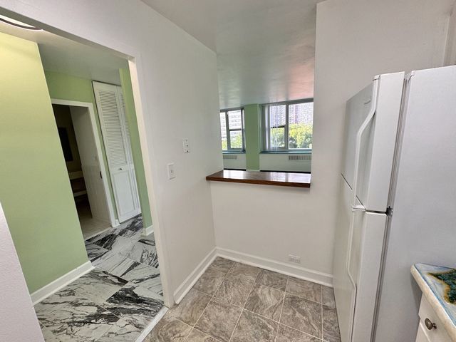 4250 N Marine Drive 714, Chicago, IL 60613