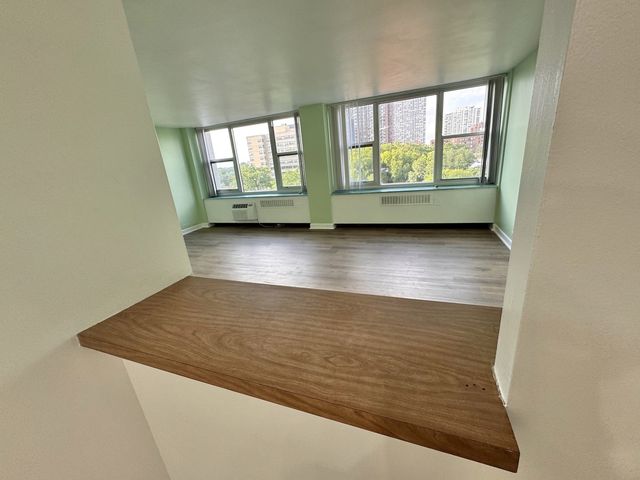 4250 N Marine Drive 714, Chicago, IL 60613