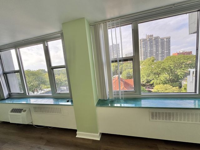 4250 N Marine Drive 714, Chicago, IL 60613