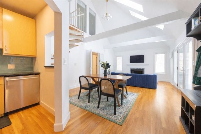 140 Kilsyth 9, Boston, MA 02135