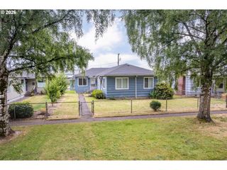 1034 16TH Ave, Longview, WA 98632