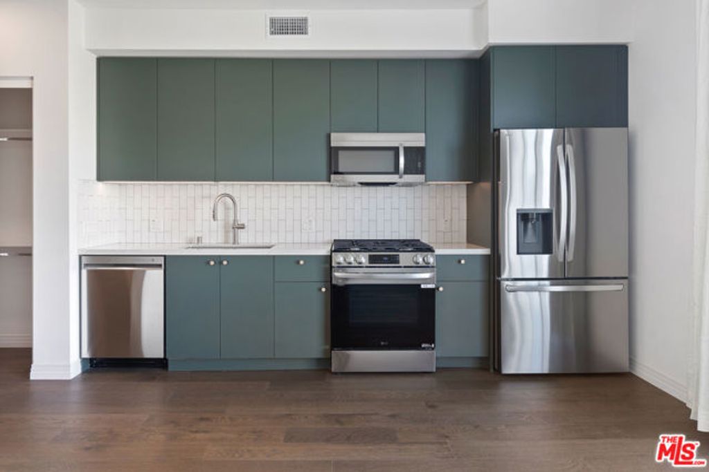 11908 Exposition Boulevard 403, Los Angeles, CA 90064