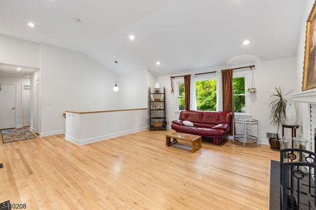 29 Oxford Cir, Montgomery Twp., NJ 08558