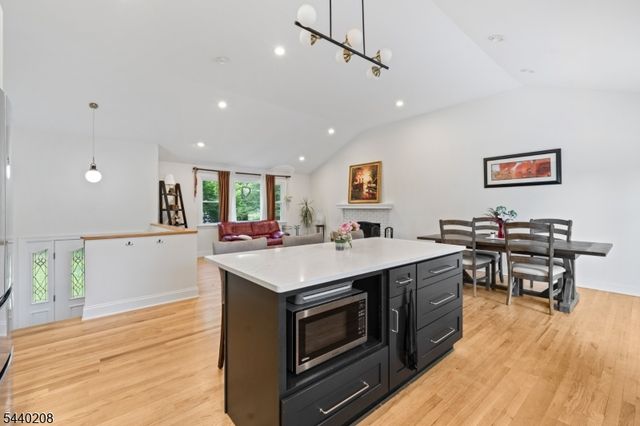 29 Oxford Cir, Montgomery Twp., NJ 08558