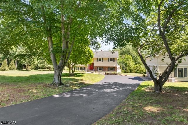 29 Oxford Cir, Montgomery Twp., NJ 08558