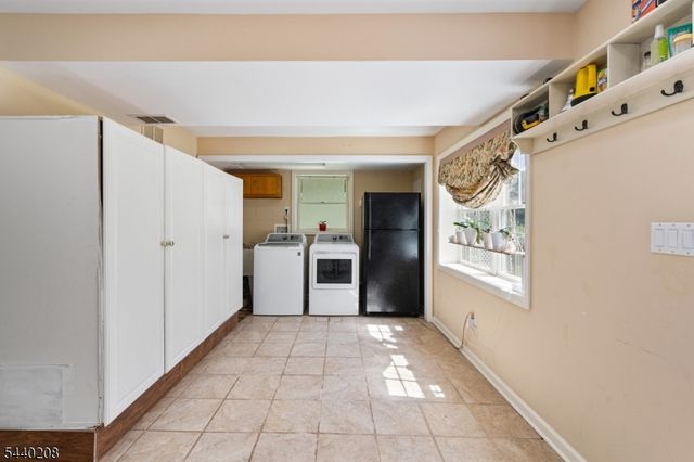 29 Oxford Cir, Montgomery Twp., NJ 08558