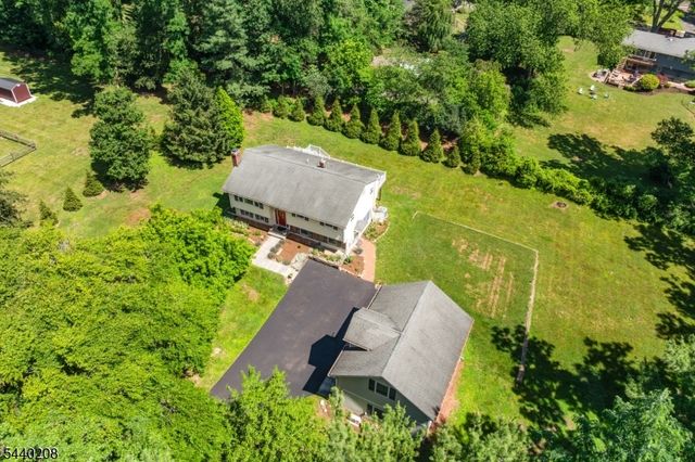 29 Oxford Cir, Montgomery Twp., NJ 08558