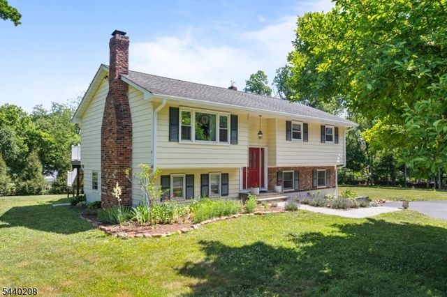 29 Oxford Cir, Montgomery Twp., NJ 08558
