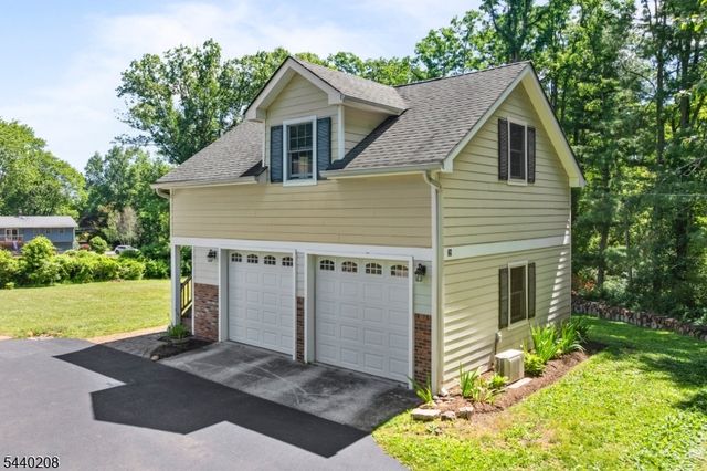 29 Oxford Cir, Montgomery Twp., NJ 08558
