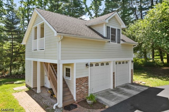 29 Oxford Cir, Montgomery Twp., NJ 08558
