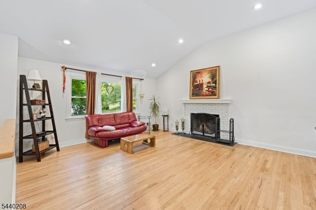 29 Oxford Cir, Montgomery Twp., NJ 08558