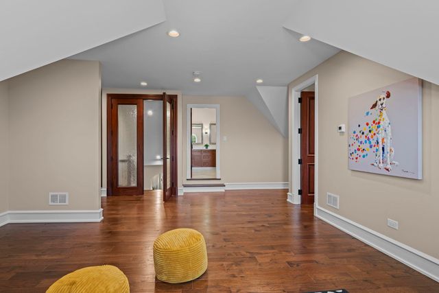 23 Enclave Court, South Barrington, IL 60010