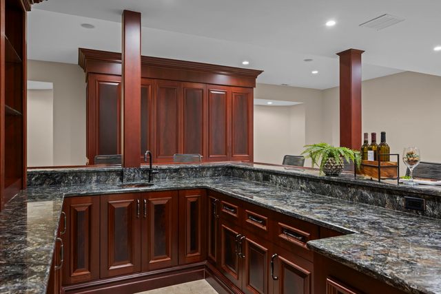 23 Enclave Court, South Barrington, IL 60010