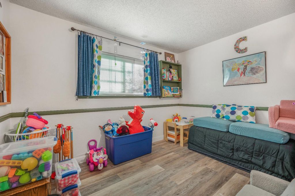 Image 18 of property listing at 2819 W Indianapolis Avenue, Fresno, CA 93705
