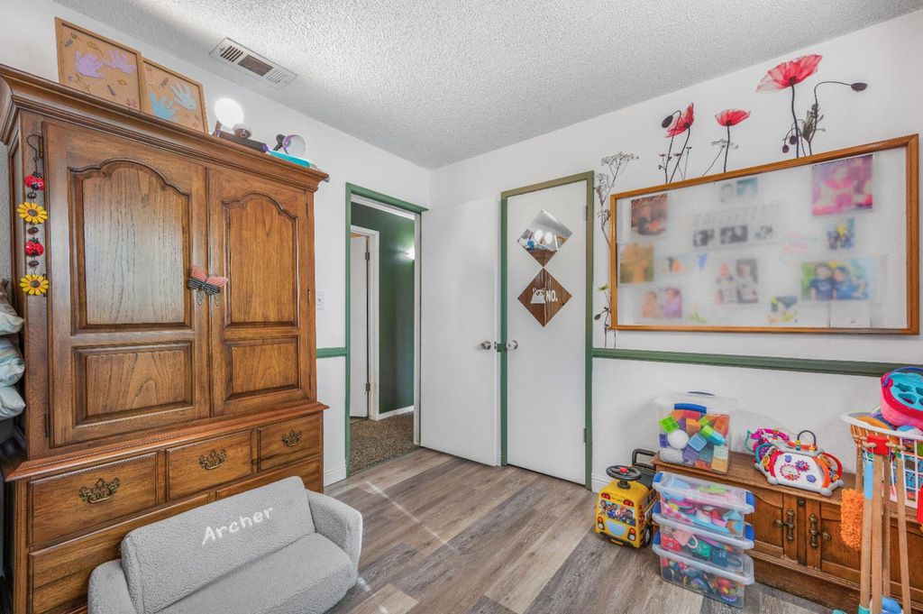 Image 19 of property listing at 2819 W Indianapolis Avenue, Fresno, CA 93705