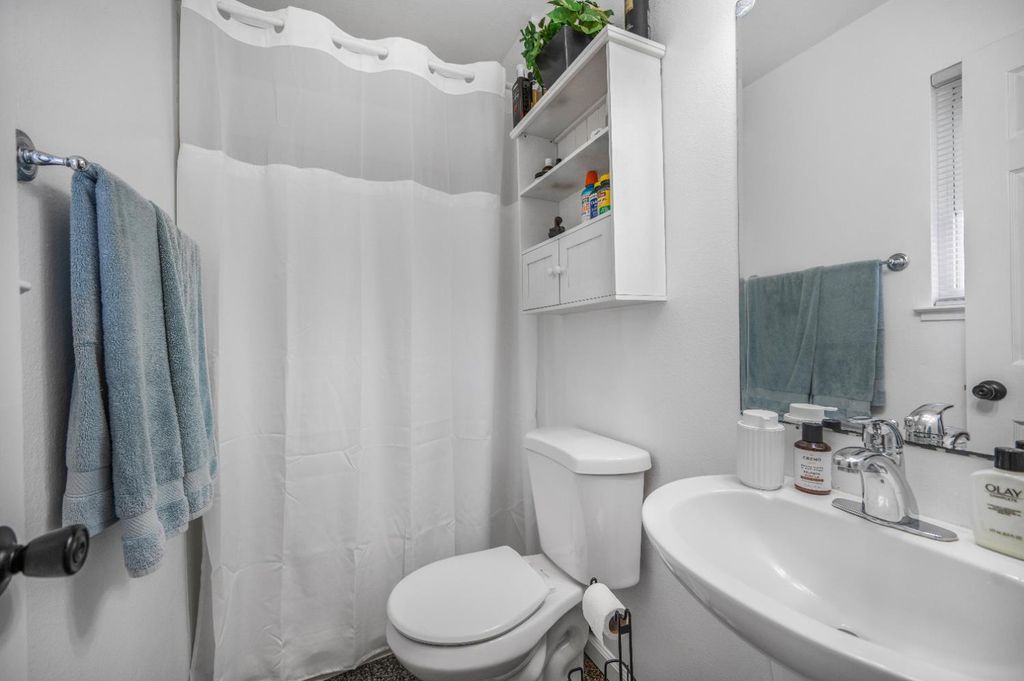 Image 22 of property listing at 2819 W Indianapolis Avenue, Fresno, CA 93705