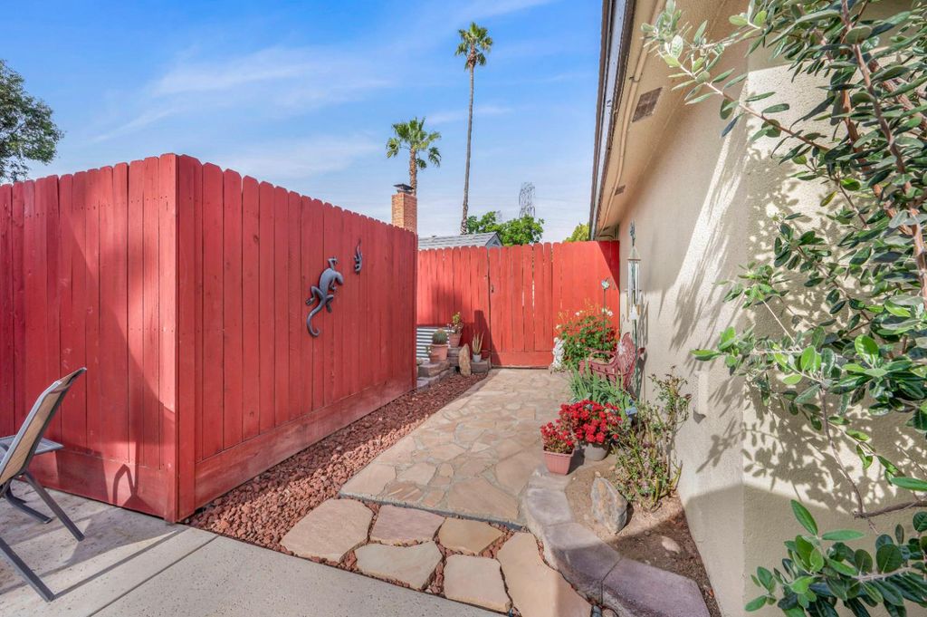 Image 25 of property listing at 2819 W Indianapolis Avenue, Fresno, CA 93705