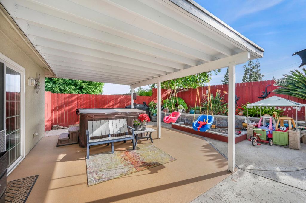 Image 27 of property listing at 2819 W Indianapolis Avenue, Fresno, CA 93705