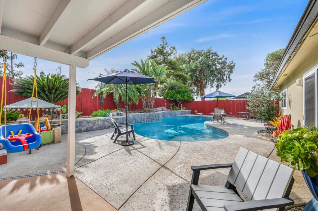 Image 3 of property listing at 2819 W Indianapolis Avenue, Fresno, CA 93705