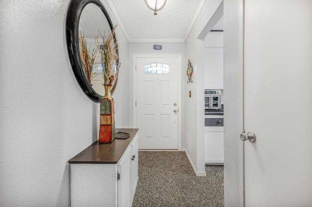 Image 7 of property listing at 2819 W Indianapolis Avenue, Fresno, CA 93705