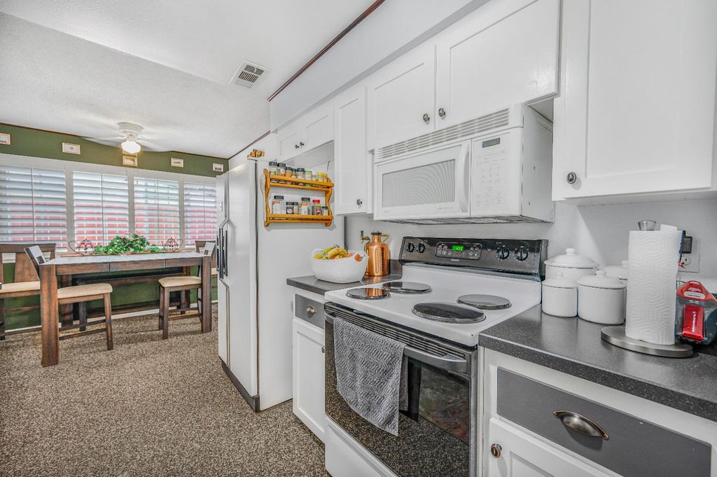 Image 9 of property listing at 2819 W Indianapolis Avenue, Fresno, CA 93705