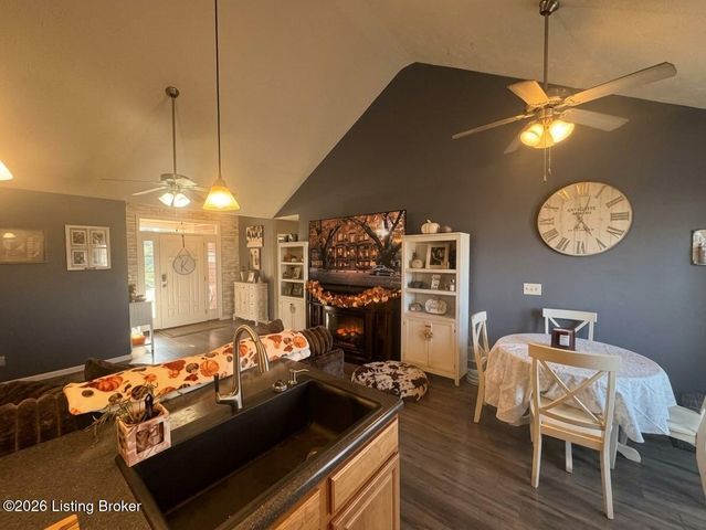 775 Oak Grove Blvd, Shepherdsville, KY 40165