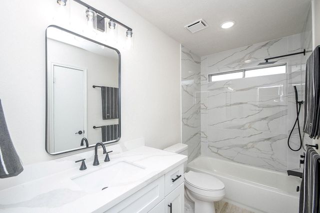 1422 Township Court, Rosenberg, TX 77471