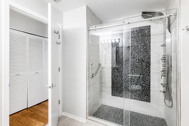 933 W Van Buren Street 909, Chicago, IL 60607