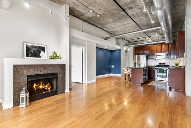 933 W Van Buren Street 909, Chicago, IL 60607