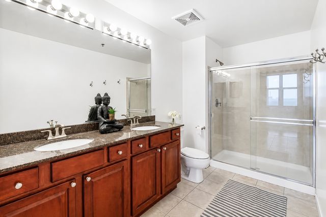 933 W Van Buren Street 909, Chicago, IL 60607