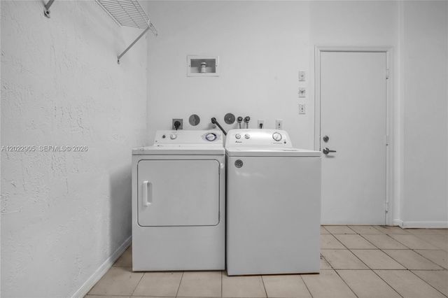 3698 San Simeon Cir, Weston, FL 33331