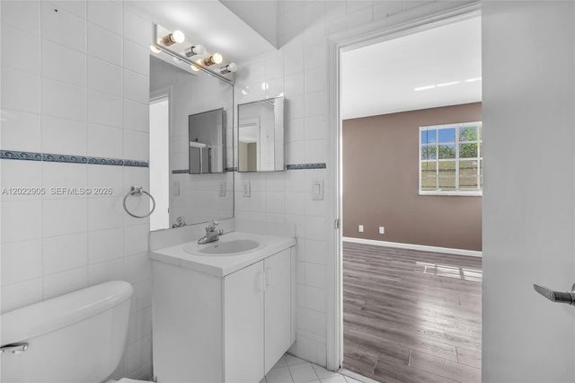 3698 San Simeon Cir, Weston, FL 33331